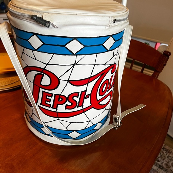 Vintage 1970’s Pepsi Tiffany Style Vinyl Round Soft-Sided Cooler - Picture 4 of 6